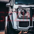 Mercedes-Benz G-Class paa rack nyeusi paa shehena